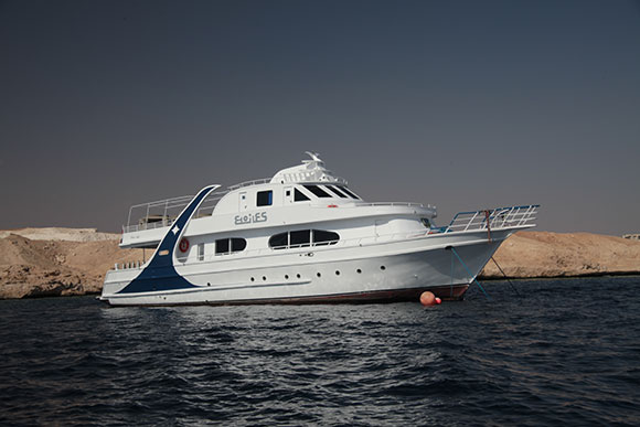 Etoiles, barca in Mar Rosso