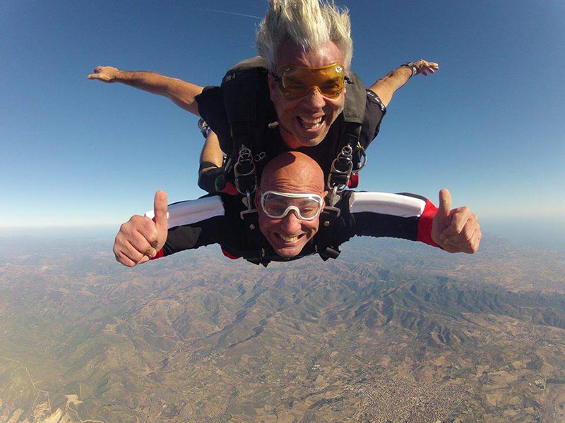 Giuseppe si lancia in tandem con il paracadute