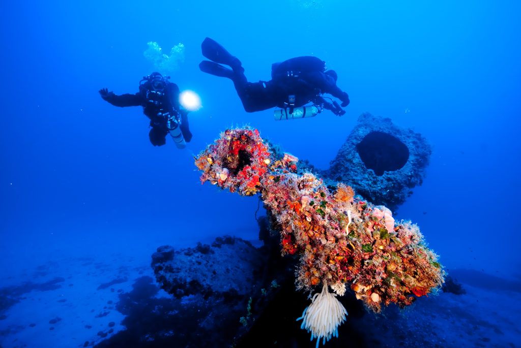 subacquei in immersione in sicurezza