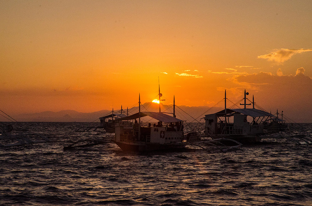 cebu mare al tramonto, imbarcazioni subacque