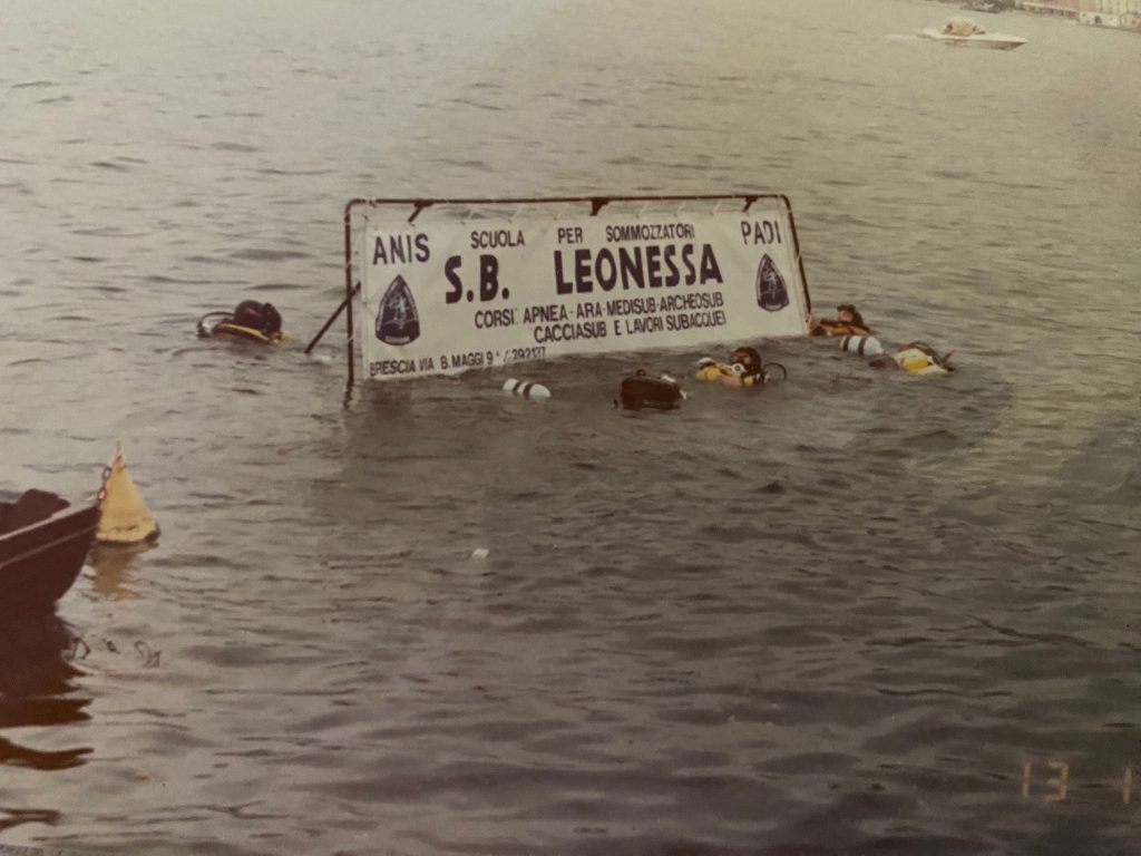 sommozzatori leonessa in acqua