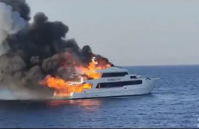 nave sub in fiamme in Egitto