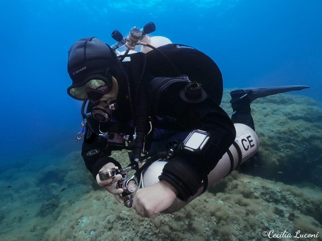 Prova-in-immersione-subacquea-tecnica-apeks-dsx