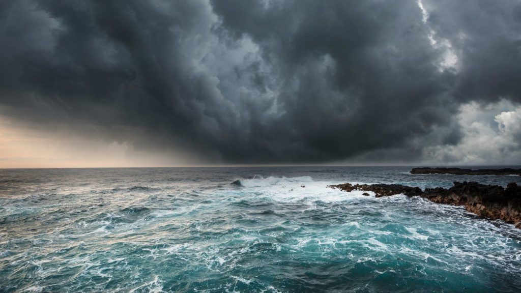 pericoli della subacquea il brutto tempo e le onde