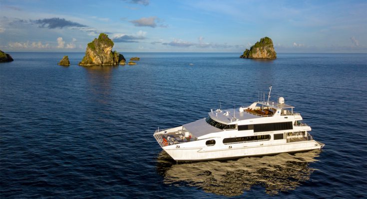 Adventurer-yacht-indonesia-sub