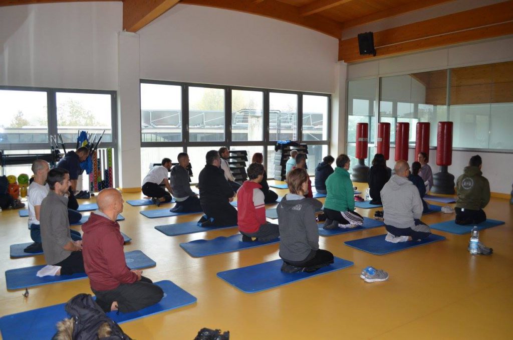 yoga class apnea training