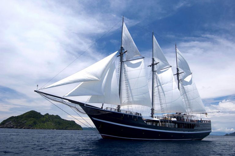 dewi nusantara crociera sub indonesia 768x512