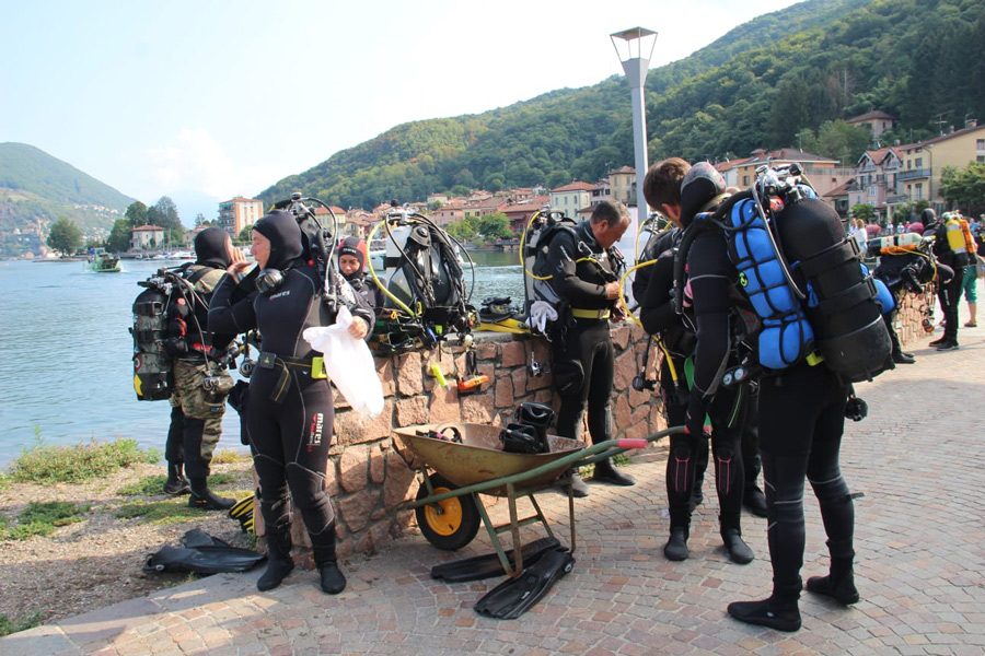 world clean up day lago subacquei blu pulito