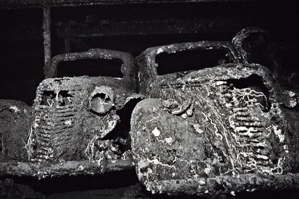 Autovetture Fiat 1100 nella stiva del relitto Umbria al largo del Sudan, nel Mar Rosso