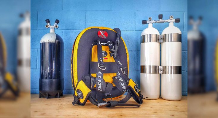 GAV Quickly MoBi di DiveSystem posizionato tra monobombola e bibombola su sfondo blu