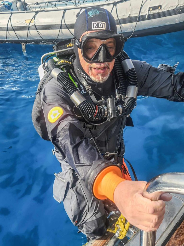 Subacqueo con muta stagna Avatar 102 AIRON in configurazione tecnica, soluzione a stock limitato Nauticamare