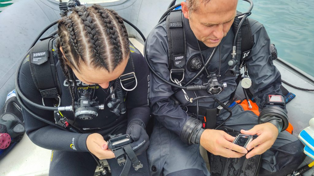 Controllo pre-immersione dell’attrezzatura e dei computer subacquei prima dell’ingresso in acqua