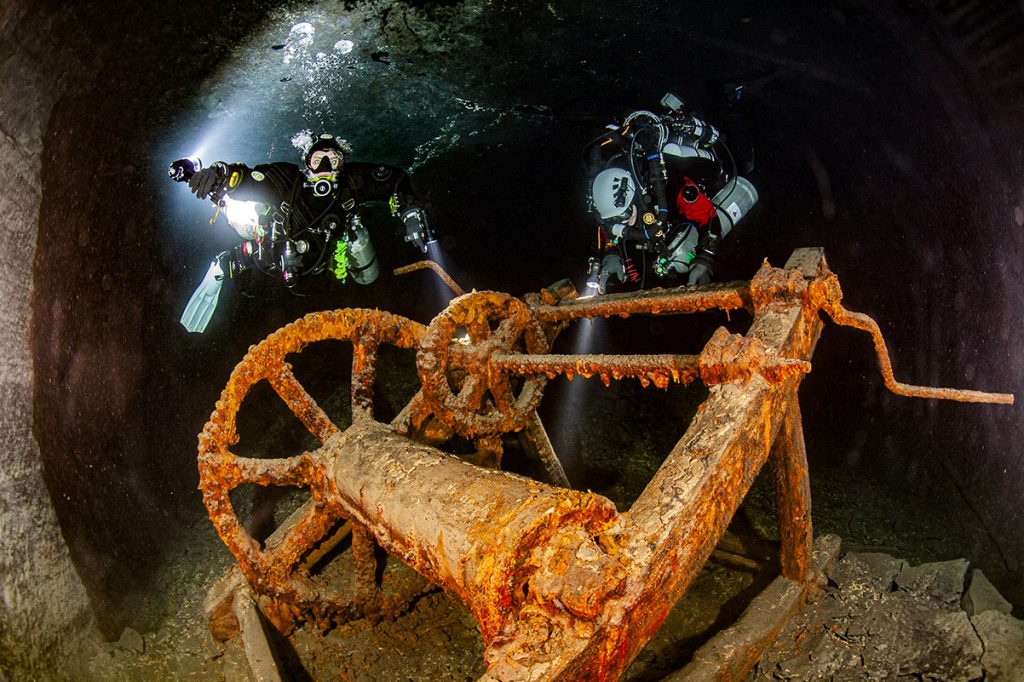 marmo nero miniera immersione