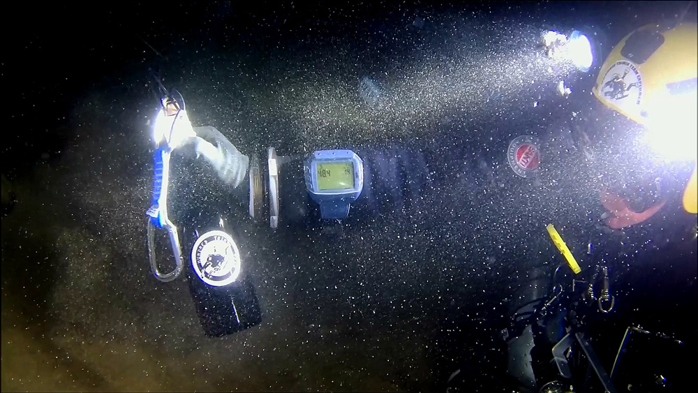 vino-immerso-lago sott acqua