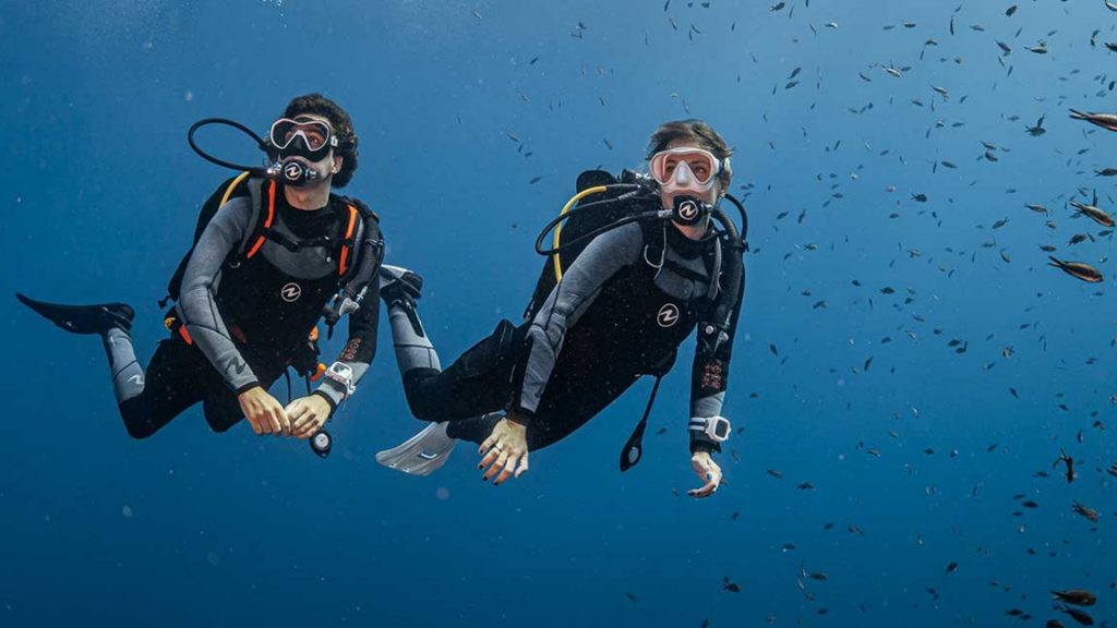 gruppo head acquisisce aqualung