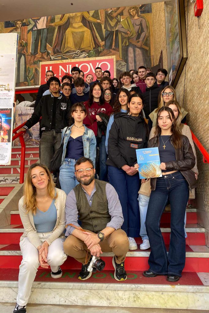 Studenti del liceo in visita culturale al cinema "Il Nuovo" a la Spezia - giornata del mare a la Spezia
