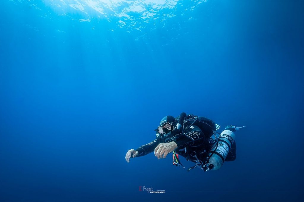 foto ogni respiro conta sub immerso sospeso