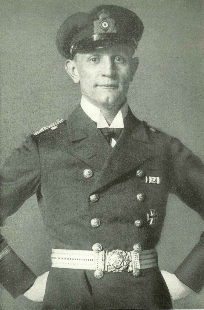 Il navigatore dell'U-73 Martin Niemöller che ha scritto le sue memorie di guerra nel libro " Vom U-Boot zur Kanzel (Dal sottomarino al pulpito)