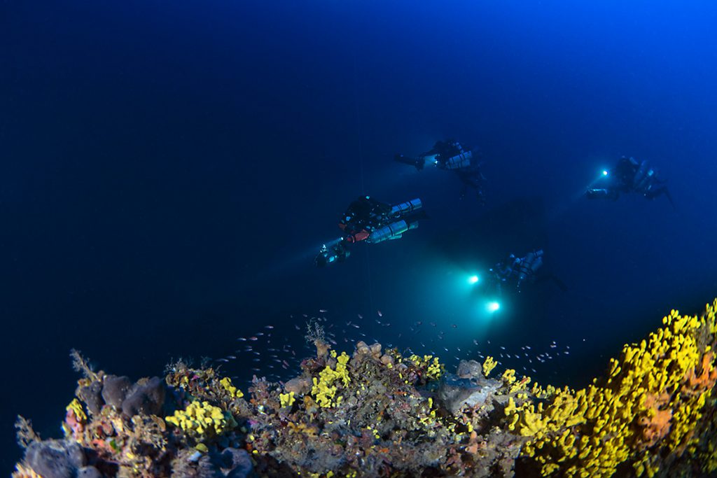Il team PHY DIVING in formazione approccia il relitto dell'HMHS Britannic (photo courtesy Davide Pezone e PHY Diving Equipment)   