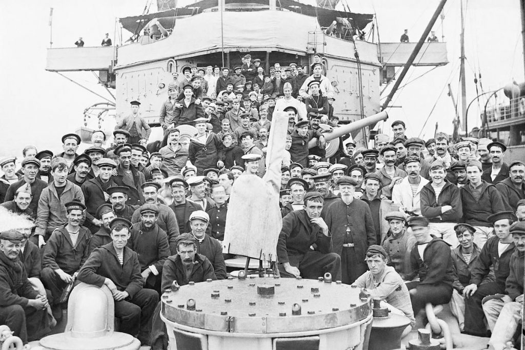 Superstiti del naufragio dell’HMHS Britannic a bordo della nave soccorritrice HMS Scourge (Imperial War Museum)