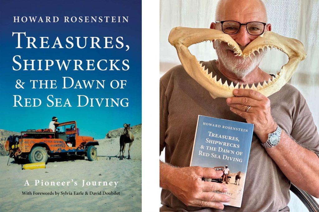 Howard Rosenstein con il suo libro “Treasures, Shipwrecks & the Dawn of Red Sea Diving”, dedicato alla nascita della subacquea nel Mar Rosso e ai primi anni dell’esplorazione subacquea.