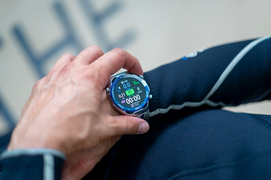smartwatch huawei ultimate 2 subacquea comunicazione 150 mt